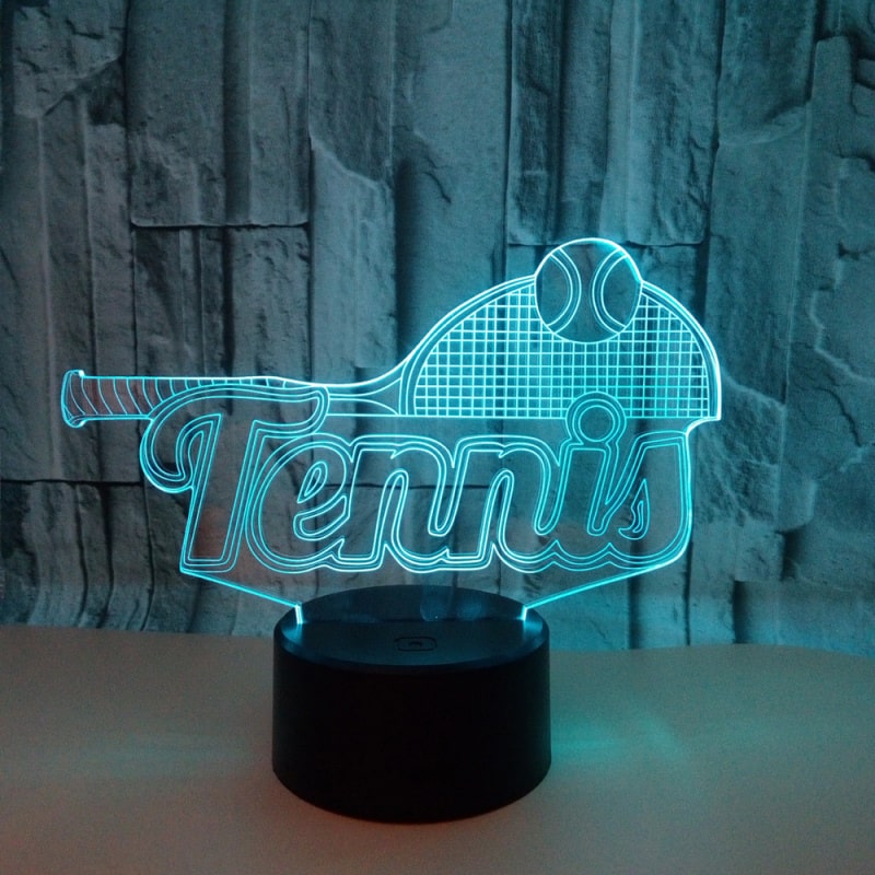 Tennis 3D lampe. Lysende logo, tennisketcher og bold. Farveskift mellem 7 farver. Cool Tennis 3D lampe. Lysende logo, tennisketcher og bold.