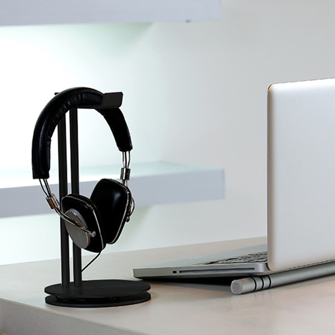 Flot Headset Stander i Metal Alu look til alle slags headphones. Sort. Flot Headset Stander i Metal Alu look til alle slags headphones. Sort. - Billede 5